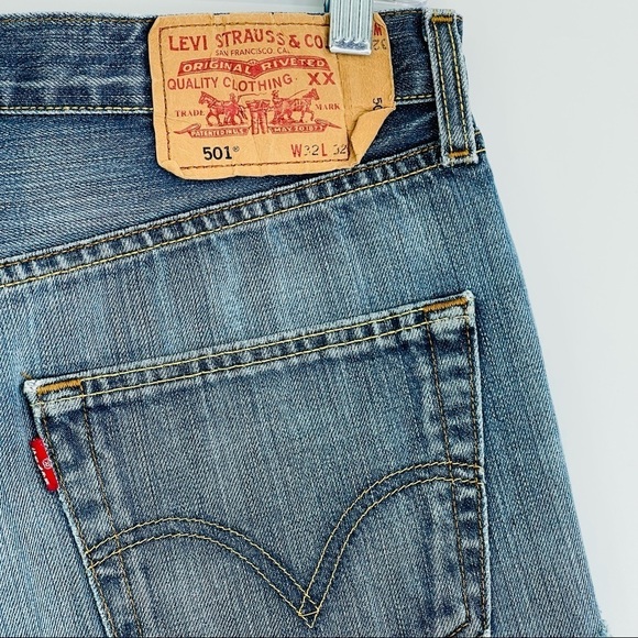 Levi’s 501 frayed cut off‎ denim shorts destroyed button fly women's size 32 - Picture 3 of 10